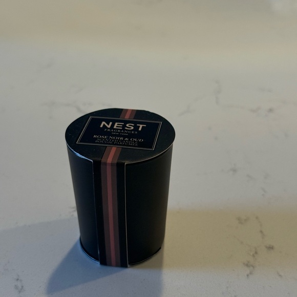 NEW! NEST Fragrances Rose Noir & Oud Mini Scented Candle .95oz - Picture 2 of 5